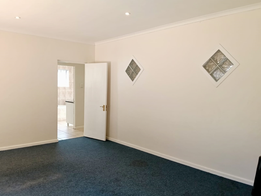 To Let 4 Bedroom Property for Rent in Vermont Western Cape